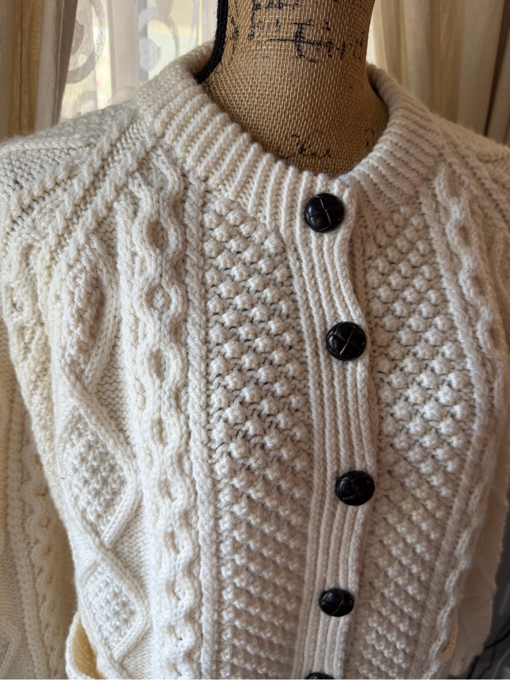 Vintage Carraig Donn Irish Merino Wool Aran Cable Knit Cardigan - Picture 3 of 9